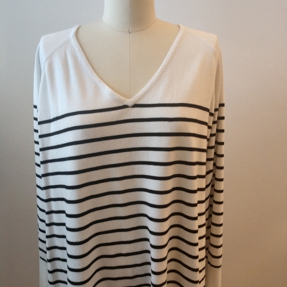 COPY - Calvin Klein v-neck sweater.